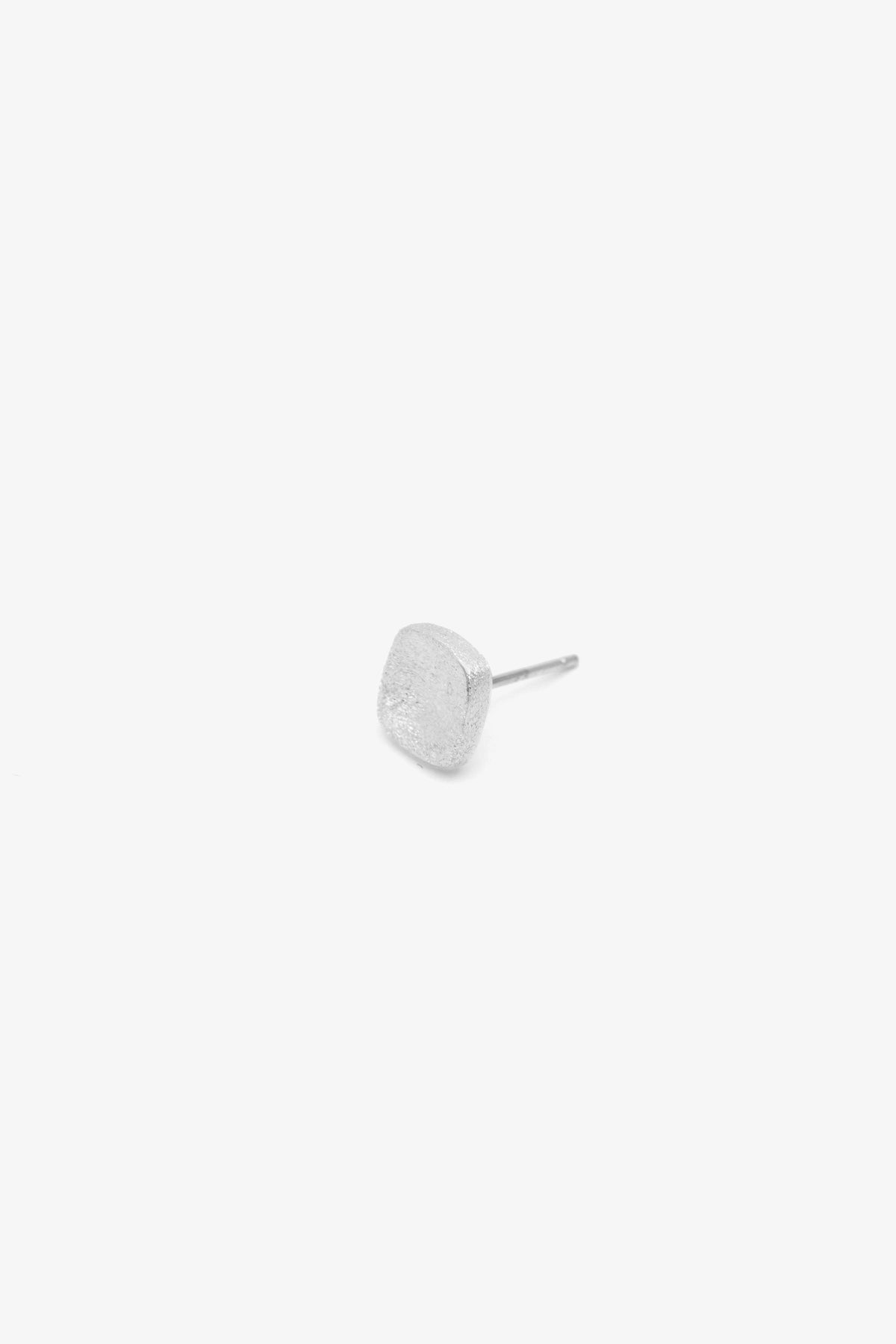 Hollow Cushion Satin Stud
