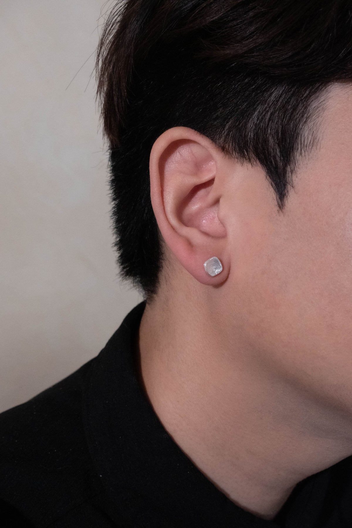 Hollow Cushion Satin Stud