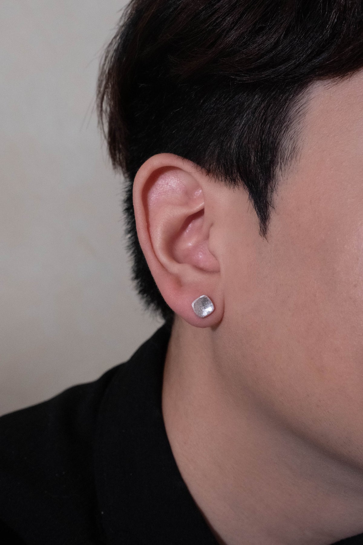 Hollow Cushion Satin Stud