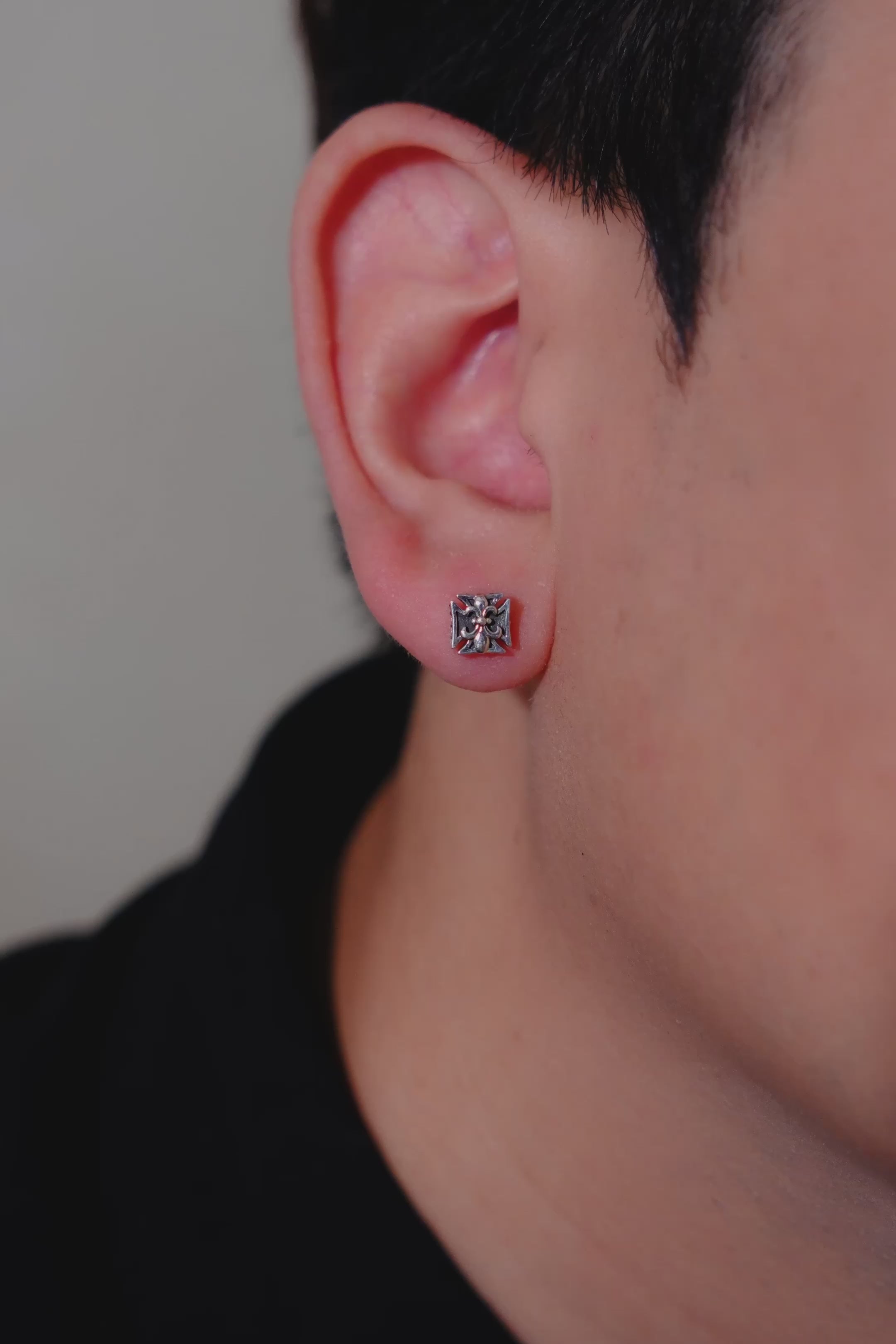Vintage Anchor Stud